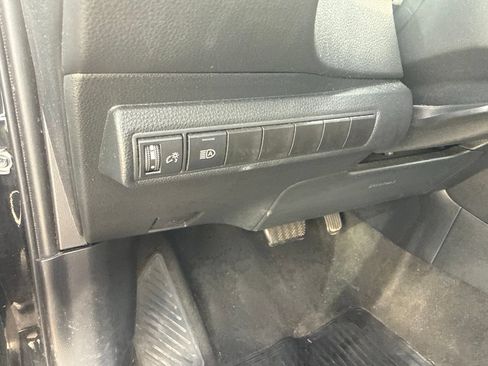 Used 2024 Toyota Corolla LE FWD image 11