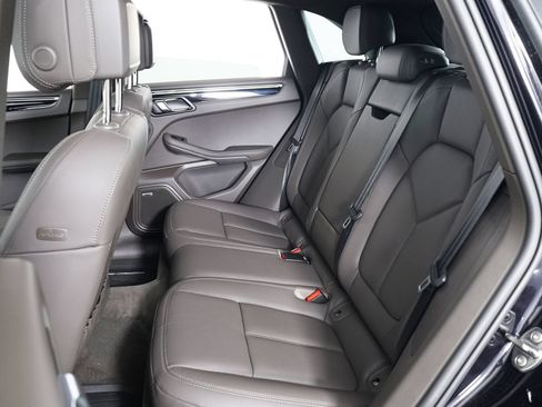 Used 2026 Porsche Macan AWD/4WD image 25
