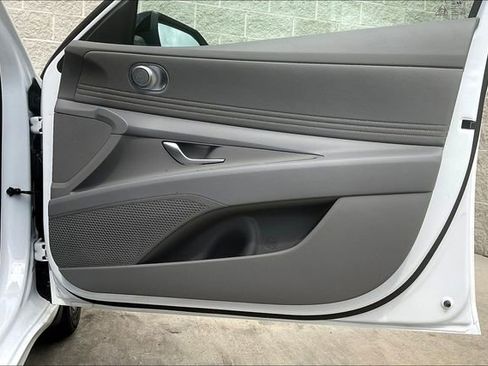 New 2025 Hyundai Elantra SEL image 32