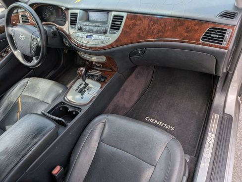 Used 2010 Hyundai Genesis 3.8 RWD image 28