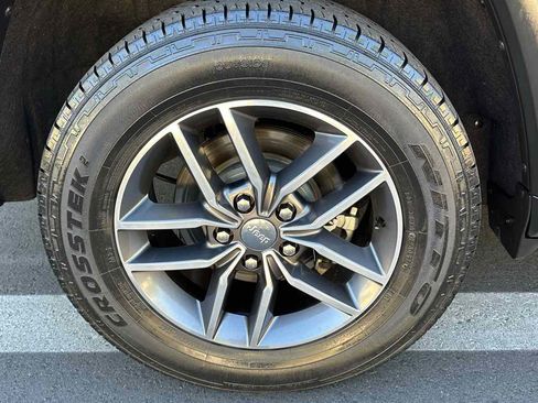 Used 2017 Jeep Grand Cherokee Limited w/ Luxury Group II image 57