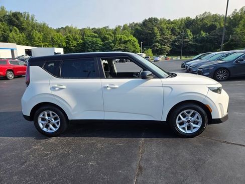 Used 2023 Kia Soul FWD image 9