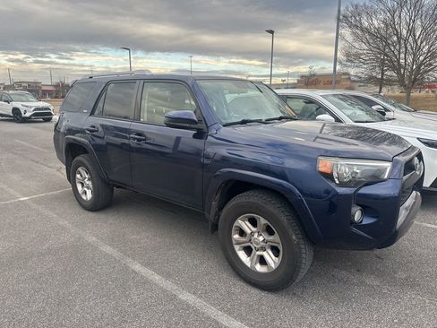 Used 2018 Toyota 4Runner SR5 image 3