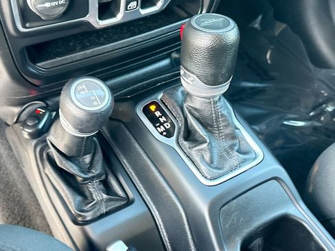 Used 2020 Jeep Gladiator Sport w/ Quick Order Package 24S image 17