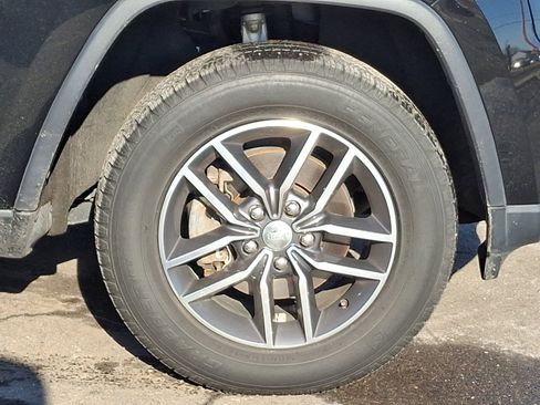 Used 2017 Jeep Grand Cherokee Limited image 8