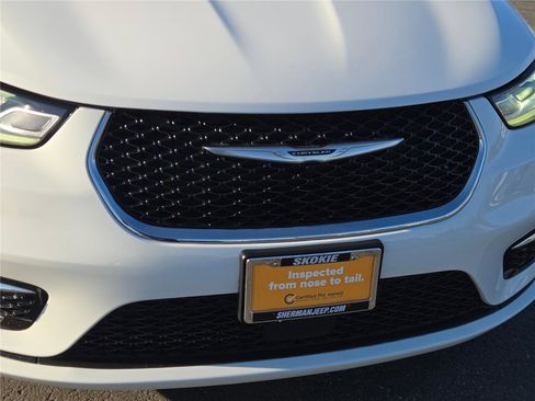 Certified 2023 Chrysler Pacifica Limited FWD image 7
