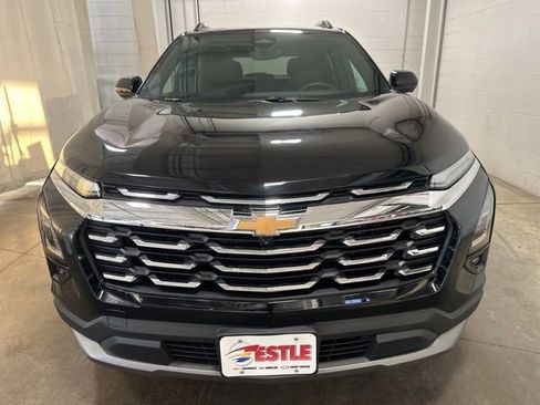 Used 2025 Chevrolet Equinox LT w/ Convenience Package II image 2