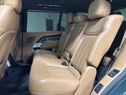 Used 2025 Land Rover Range Rover Long Wheelbase SE AWD/4WD image 28