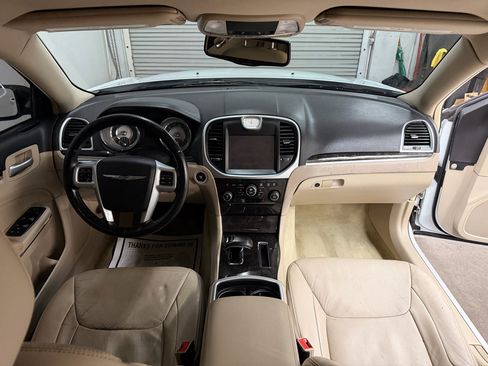 Used 2014 Chrysler 300 image 29