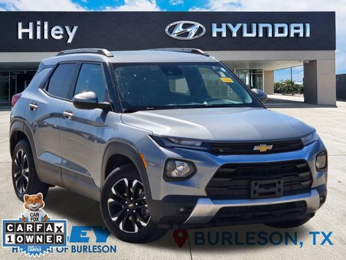 Used 2023 Chevrolet TrailBlazer LT w/ Convenience Package FWD image 2