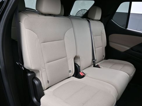 Used 2023 Chevrolet Traverse LS image 35