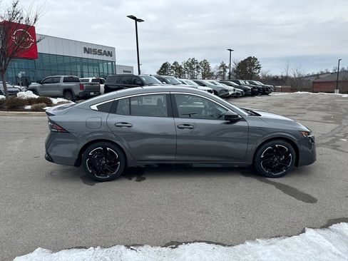 New 2026 Nissan Sentra SR w/ SR Premium Package FWD image 9