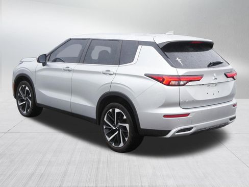 Used 2022 Mitsubishi Outlander SE AWD/4WD image 5