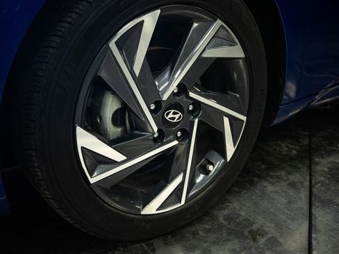 Used 2025 Hyundai Elantra Sport FWD image 3