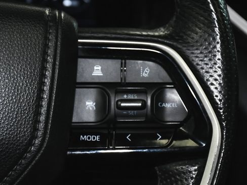 Used 2024 Toyota Sequoia Platinum image 33