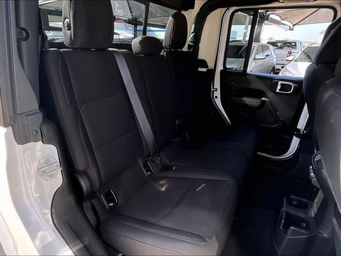 Used 2022 Jeep Gladiator Sport AWD/4WD image 18