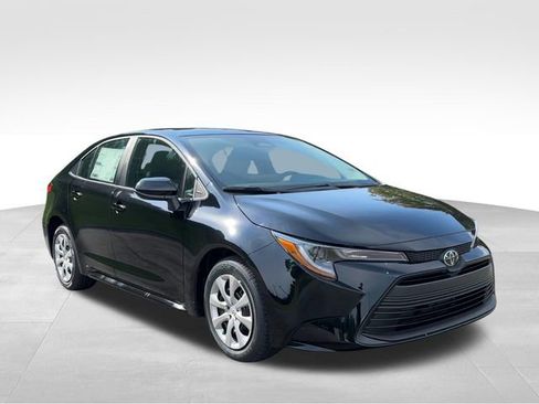Used 2025 Toyota Corolla LE image 8