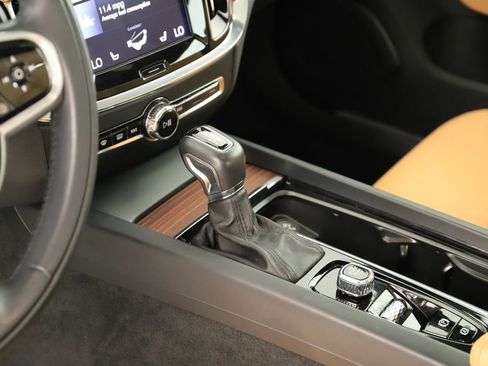 Used 2020 Volvo S60 T6 Inscription image 18