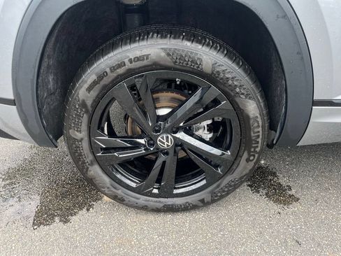 Certified 2025 Volkswagen Atlas Cross Sport SEL R-Line AWD/4WD image 30