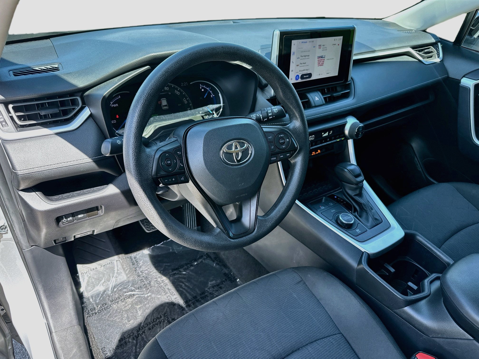 Used 2025 Toyota RAV4 XLE AWD/4WD image 9