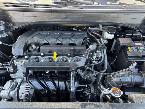 Used 2025 Hyundai Venue SEL FWD image 6