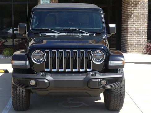 Used 2018 Jeep Wrangler Unlimited Sahara w/ LED Lighting Group AWD/4WD image 8