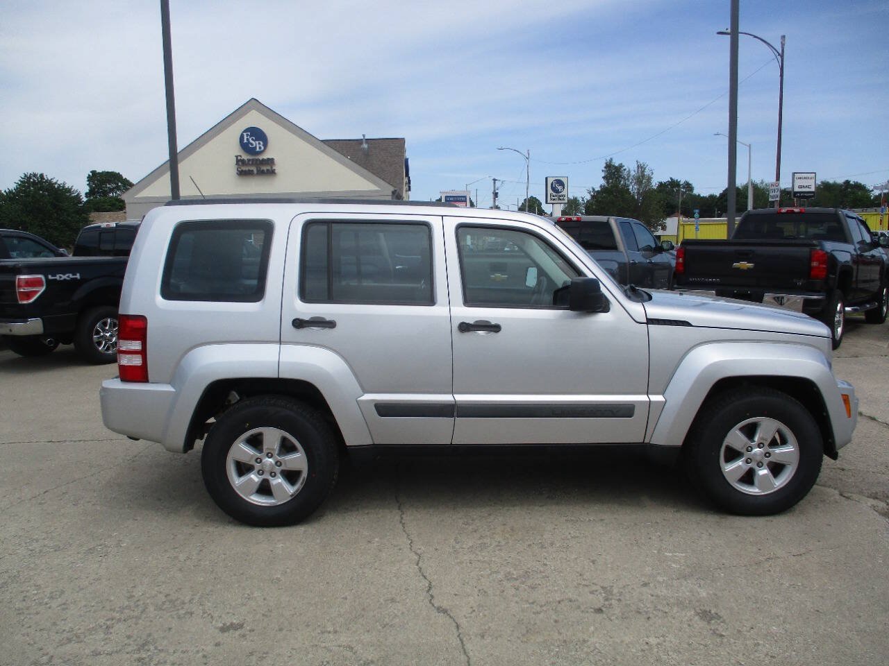 Used 2012 Jeep Liberty Sport AWD/4WD image 8