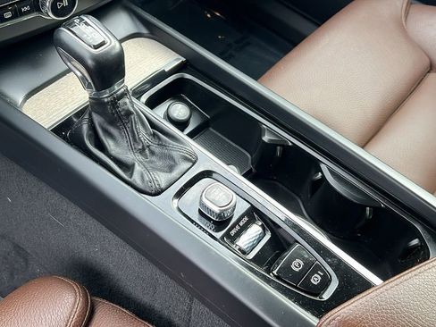 Used 2020 Volvo XC60 T6 Inscription w/ Protection Package Premier image 34