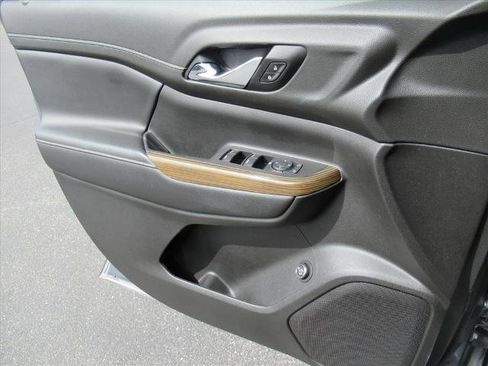 Used 2020 GMC Acadia SLE w/ Driver Convenience Package image 25