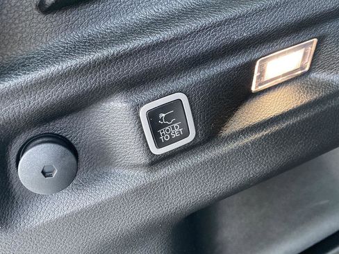 Used 2025 Jeep Grand Cherokee L Limited w/ Black Appearance Package image 20