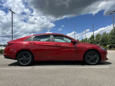 Used 2022 Hyundai Elantra SEL FWD image 3