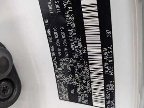 Used 2023 Toyota Highlander LE image 37