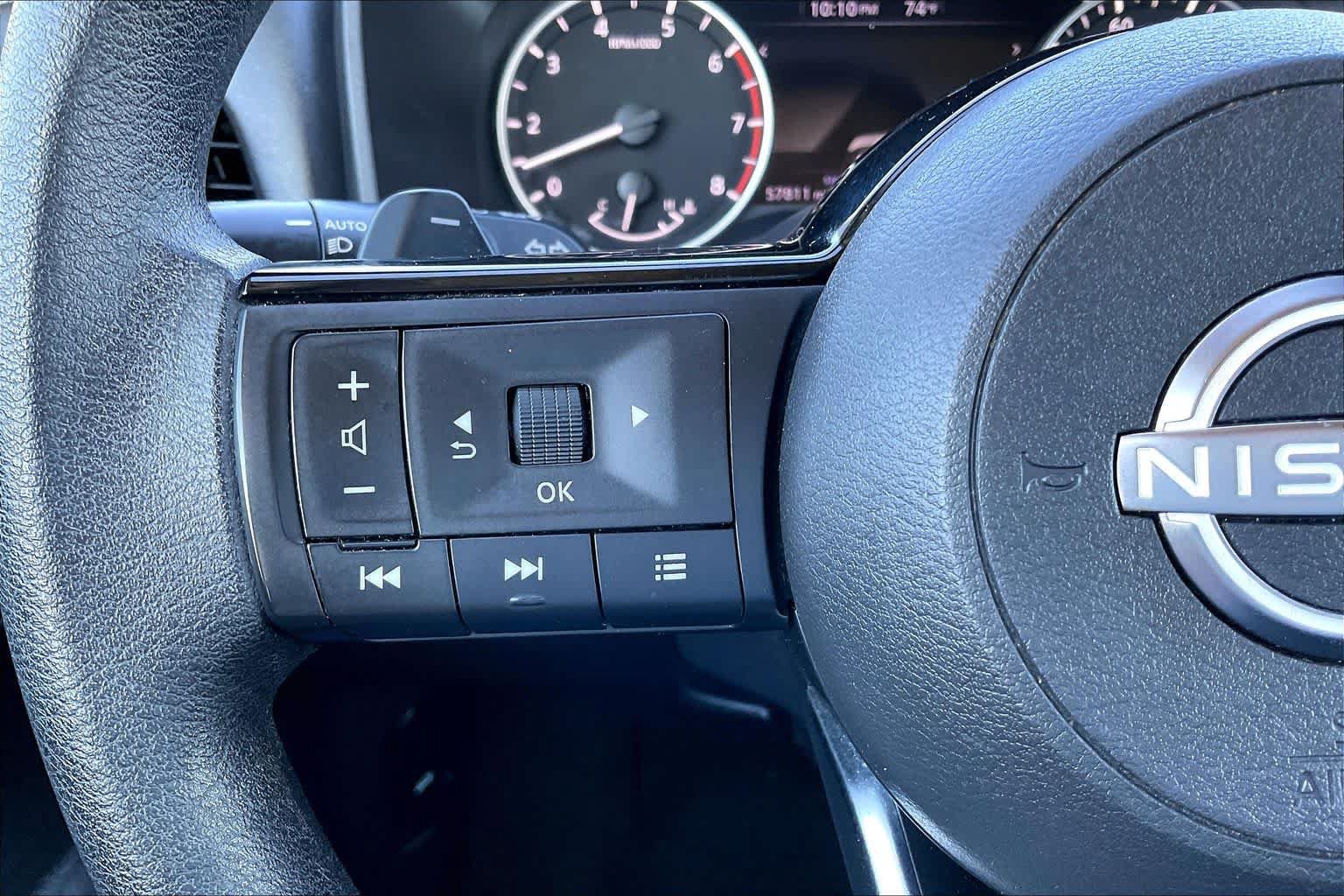 Used 2023 Nissan Rogue SV FWD image 23