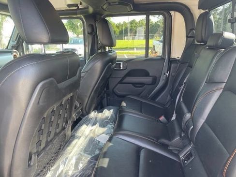 Used 2021 Jeep Gladiator Mojave AWD/4WD image 12