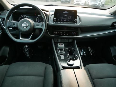 Used 2024 Nissan Rogue S AWD/4WD image 13