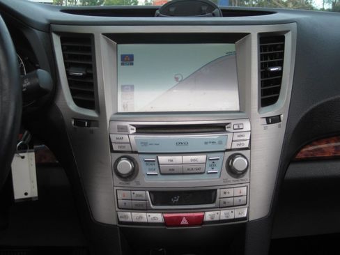 Used 2011 Subaru Outback 3.6R Limited image 32