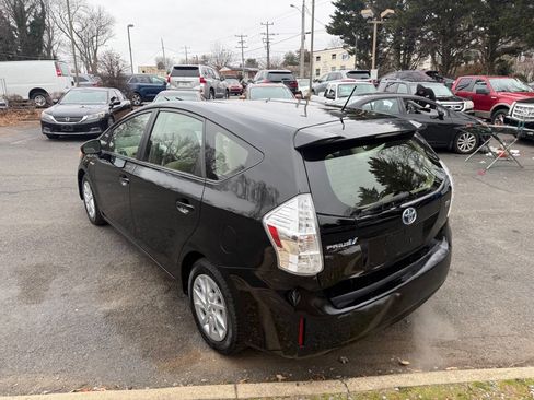 Used 2012 Toyota Prius V Five image 4