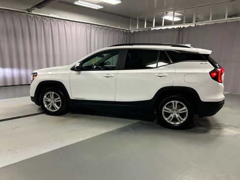 Used 2022 GMC Terrain SLE w/ Driver Convenience Package image 4