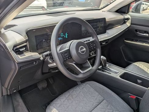 Used 2025 Nissan Kicks SV FWD image 33