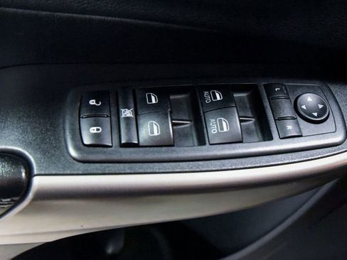 Used 2019 Jeep Cherokee Latitude Plus w/ Cold Weather Group FWD image 17