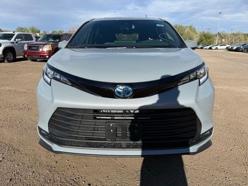 Used 2025 Toyota Sienna XLE Woodland Edition AWD/4WD image 9