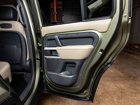 Used 2020 Land Rover Defender 110 HSE image 34