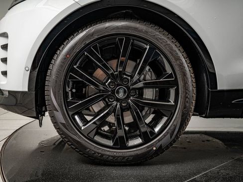 New 2026 Land Rover Discovery Dynamic SE image 14