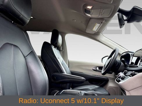 Used 2023 Chrysler Pacifica Touring-L FWD image 12