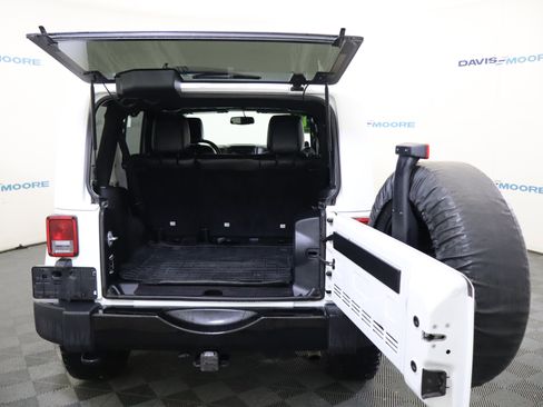 Used 2014 Jeep Wrangler Altitude image 8