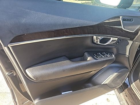 Used 2016 Volvo XC90 T6 Momentum w/ Momentum Plus Package image 7