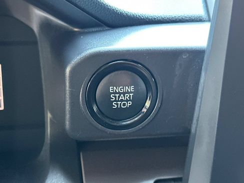 Certified 2025 Toyota Tacoma SR5 AWD/4WD image 22