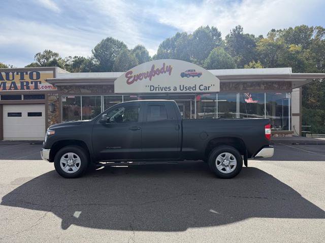 Used 2017 Toyota Tundra SR5 AWD/4WD image 1