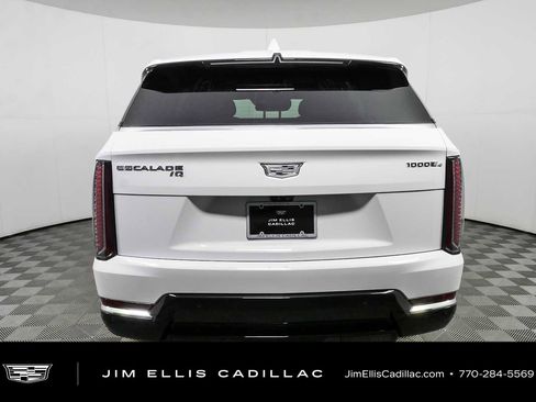 Certified 2025 Cadillac Escalade IQ Luxury 2 w/ LPO, Premium Carpet Package AWD/4WD image 30