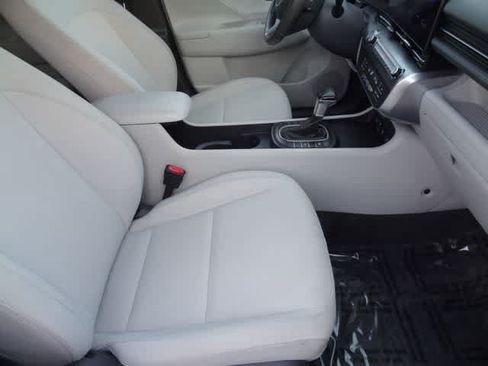 Used 2025 Hyundai Kona SEL FWD image 14